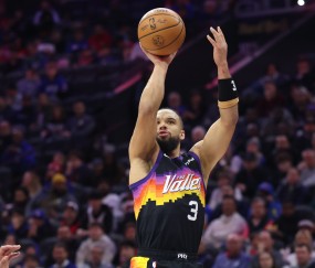 pp电子首页-铁麻了！狄龙18中4仅拿11分6板2助1断 末节5中0