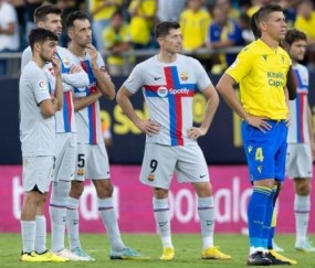 pp电子平台-生死高于足球，比赛暂停先救人，巴萨还能进4个