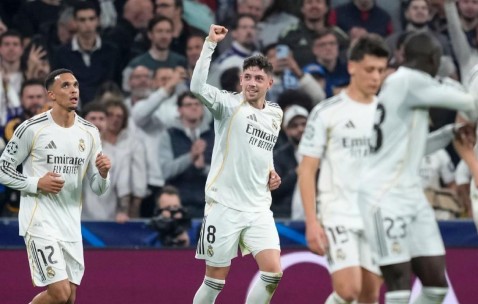 pp电子首页-欧冠惨案！巴尔韦德戴帽，皇马吊打曼城，一只脚踏进八强